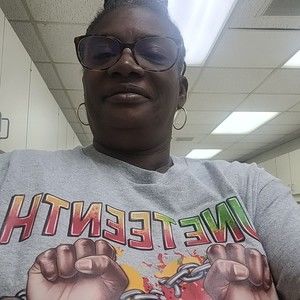 Meet your Posher, Gloria j